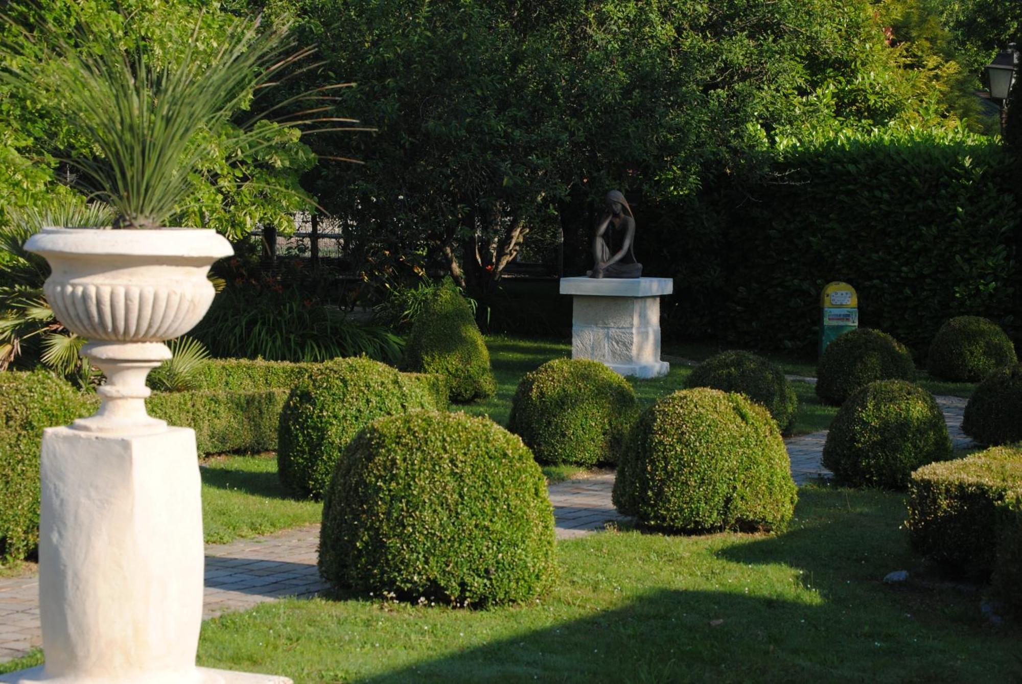 Les Insolites Du Grand Logis Marchais  Exterior photo